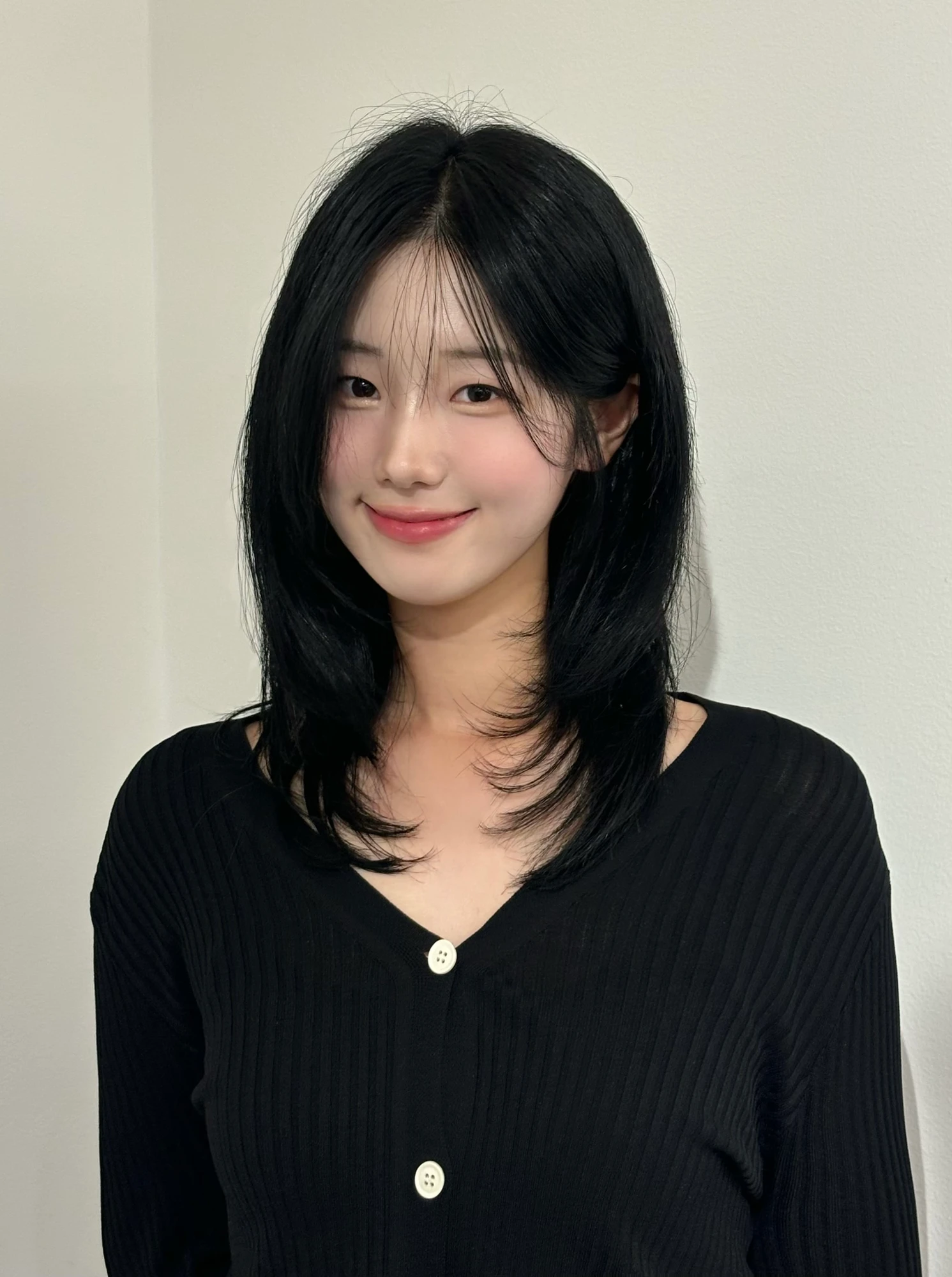 지호 · 중단발 레이어드